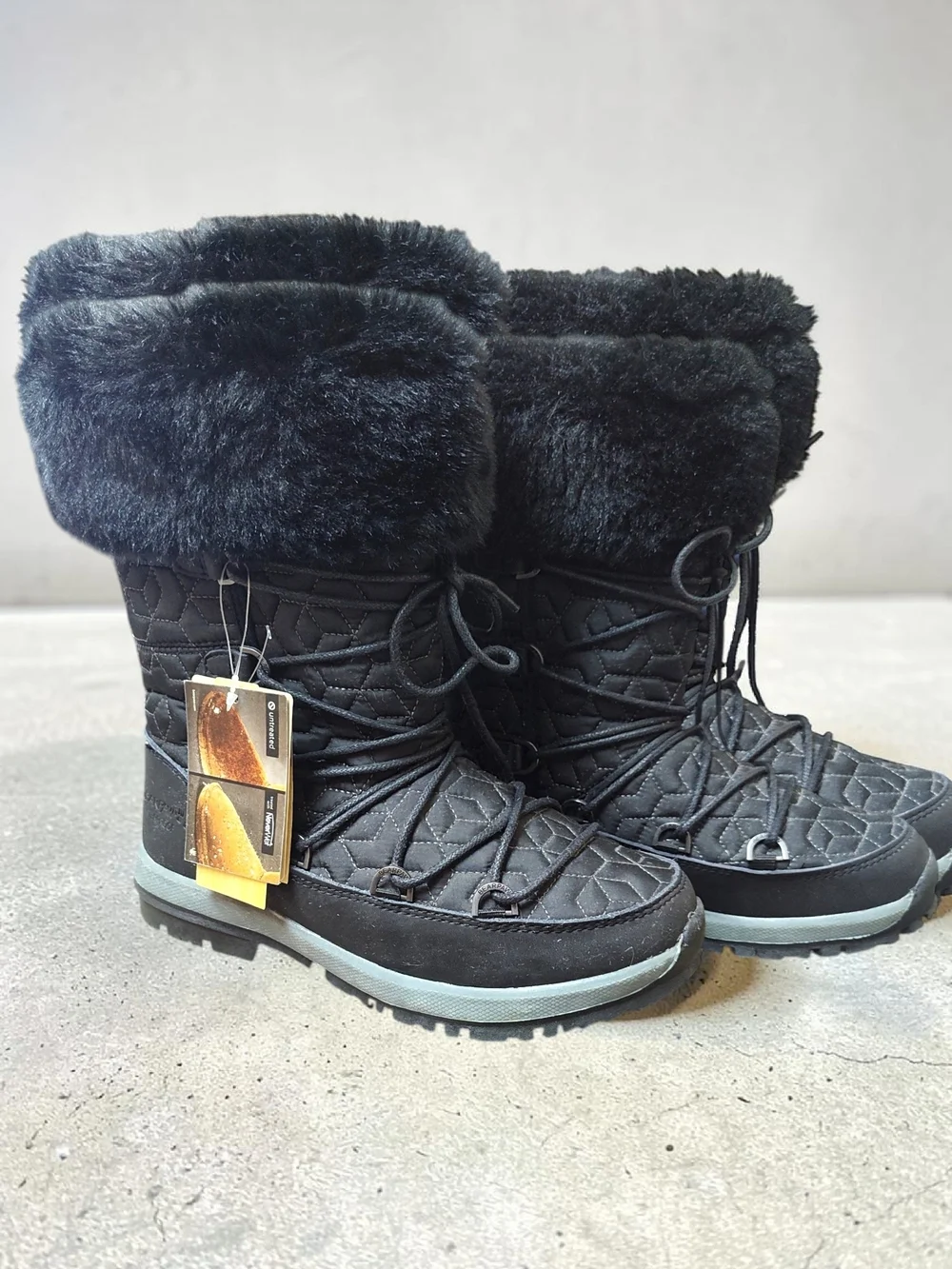 ,NWT Bearpaws Women's Black Faux-Fur Winter Snow Boots, 8